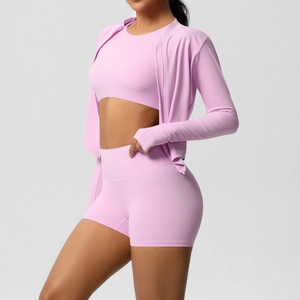 Ensemble fitness rose 3 pièces avec veste zippée, brassière et short de sport taille haute