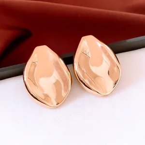 Boucles d'oreilles modernes en forme de goutte d'eau irrégulière dorée rose poli