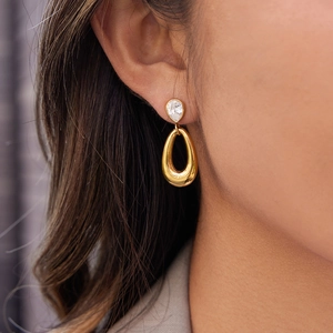 Elegante 18k vergoldete Ohrhänger mit birnenförmigem Zirkon und ovalem Metallanhänger
