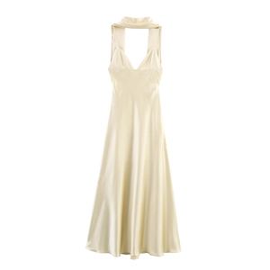 Elegantes champagnerfarbenes Satin-Maxikleid mit V-Ausschnitt und Schal-Neckholder