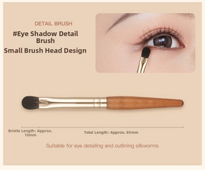 Detail of 85mm mini eyeshadow brush with wood handle and 10mm soft synthetic bristles