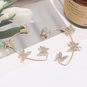 Élégantes boucles d'oreilles papillon dorées avec cristaux pour oreilles non percées