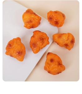 Realistische künstliche Hähnchen-Nuggets mit knuspriger Textur für die Food-Fotografie