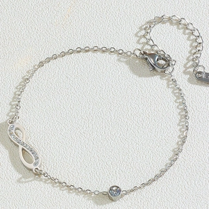 Bracelet infini en acier titane argenté avec pendentif en strass et breloque ronde