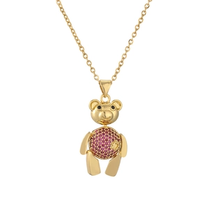 Collier ourson doré serti de zircons roses sur une fine chaîne maille forçat