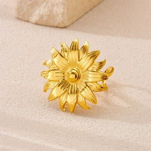Detail of vintage 18k gold sunflower ring with textured petals and open band design