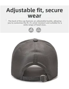 Détail d'une casquette de baseball en maille aérée avec boucle de réglage en métal au dos