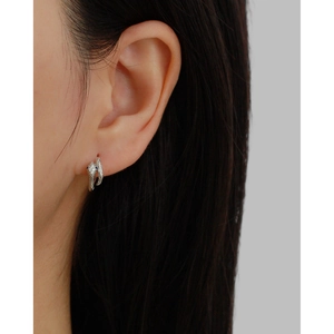 Close-up of s925 silver snake earring with zircon on model ear for unisex wear