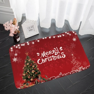 Tapis de Noël rouge avec sapin et texte joyeux Noël posé sur un sol en bois chaleureux