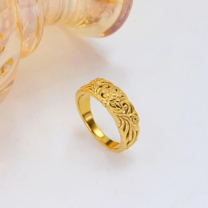 Retro 18K gold plated stainless steel ring with embossed floral pattern and hollow design