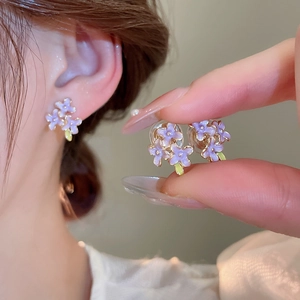 Eleganti Orecchini a Lobo a Fiore Viola Smalto Floreale Perno in Argento Lega Placcata Oro Gioielli Regalo Donna