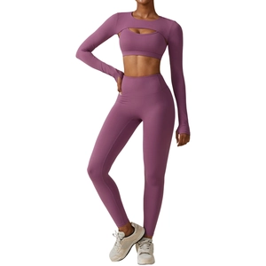 Ensemble de yoga violet 3 pièces avec haut à manches longues, brassière et legging taille haute