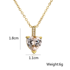 Macro view of gold-plated heart zircon pendant with 1.8cm height and 1.1cm width details