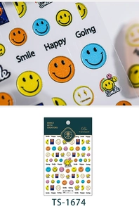 Detaillierte Makroansicht von 5D-geprägten Nagelstickern mit bunten Smiley-Mustern