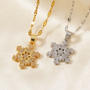 Colliers avec pendentif flocon de neige élégants en or et argent avec micro-pave cristaux