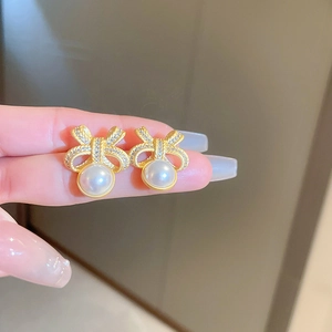 Boucles d'oreilles nœud vintage français avec cristaux scintillants et perles d'imitation