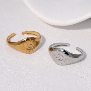 Bague Ajustable Acier Inoxydable Plaquée Or 18K Rétro Symbole Soleil Bijoux Mode Minimalistes Femmes