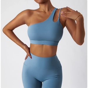 Detail of one-shoulder sports bra with cutout and high-waist leggings with side pockets