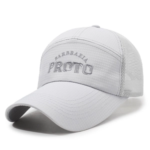 Berretto da baseball in mesh grigio chiaro traspirante con ricamo per la protezione solare