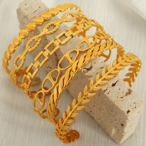 6-piece gold bohemian bracelet set with Cuban links and textured geometric bangles