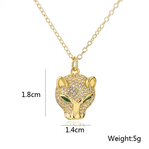 Macro shot of gold leopard pendant with dimensions 1.8cm by 1.4cm and 5g weight details