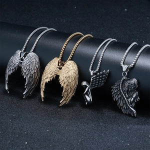 Collier Pendentif Ailes Ange Coeur Portrait Acier Inoxydable Vintage Mythologie Gothique Bijoux Pour Hommes Femmes