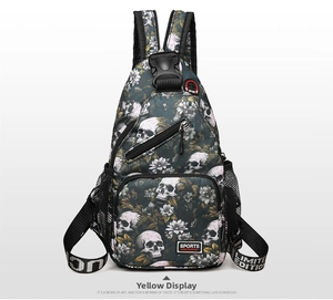 Detail der Brusttasche mit Totenkopfmuster, Netzfalle und Limited Edition Gurtband