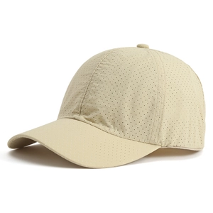 Casquette de baseball beige respirante avec tissu perforé pour protection solaire