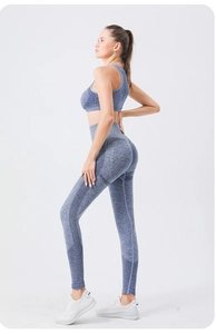 Détail du pantalon de yoga sans couture à taille haute avec mesh respirant en gris-bleu