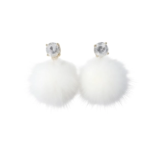Boucles d'oreilles élégantes à pompon blanc avec clous en zircone pour femmes