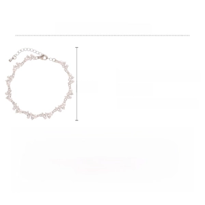 Detail of zircon pearl bracelet showing 21.5cm length with lobster clasp and chain