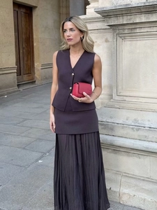 Sleeveless V-neck vest and pleated maxi skirt two-piece set in deep purple