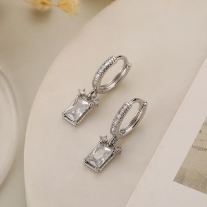 Sparkling zircon heart geometric earrings in silver with radiant cut stone accents