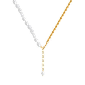 Baroque pearl and gold chain link necklace with lobster clasp in a V-shaped minimalist style