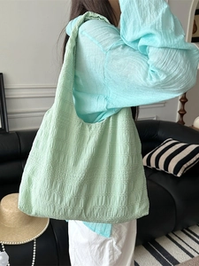 Minimalist mint green pleated tote bag with large capacity for commuting and students