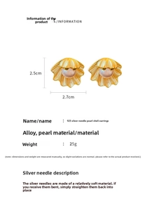 Detail view of pearl shell earrings with 925 silver needles and size dimensions