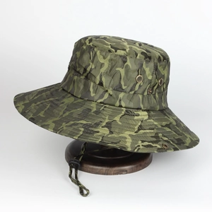 Chapeau de soleil camouflage avec bord large et mentonnière réglable pour activités de plein air