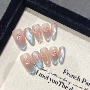 Faux ongles faits main œil de chat aurora avec perles et textures de coquillage 3D
