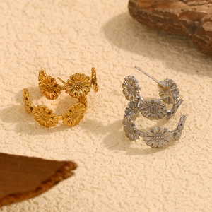 Boucles d'oreilles puces marguerites en acier inoxydable doré 18 carats et argent