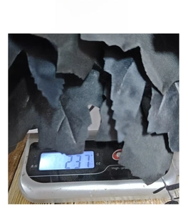Macro detail of black maple leaf wreath showing 237g weight on professional scale