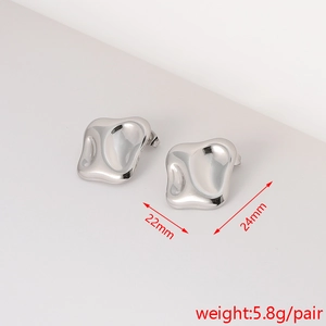 Macro detail of silver star-shaped earrings showing 22mm 24mm sizes and 5.8g weight