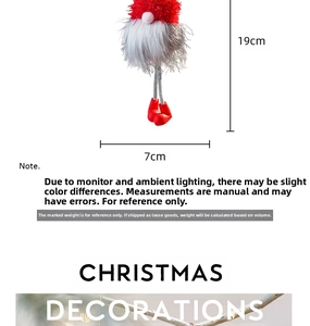 Dimensions de l'ornement gnome de Noël en peluche de 19cm suspendu à un sapin