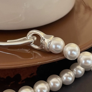Elegant S925 sterling silver pearl necklace featuring lustrous white round pearls
