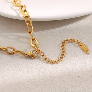 Detail of 18K gold-plated necklace with lobster clasp and K18 hallmark tag