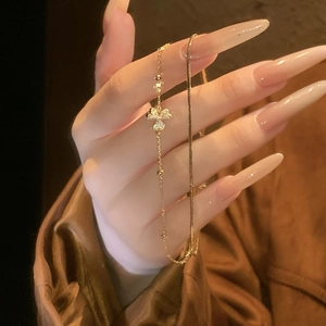 18K gold plated flower bracelet with sparkling cubic zirconia on a delicate fine chain