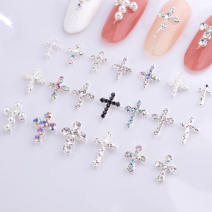 Ciondoli per unghie a croce con perle e strass neri per decorazioni manicure fai-da-te