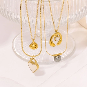 Stainless Steel Necklace 18K Gold Plated Heart Shell Artificial Pearl Pendant French Light Luxury Style Jewelry For Women