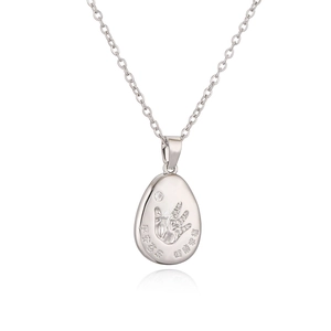 Collana in argento a goccia con incisione a palmo e iscrizioni di benedizione cinese
