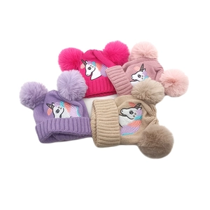 Bonnets licorne tricotés pour filles avec double pompon en fourrure en 4 couleurs