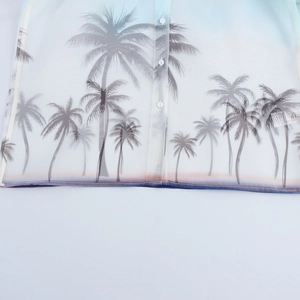 Camicia in organza bianca con stampa di palme e sfumature per le vacanze estive